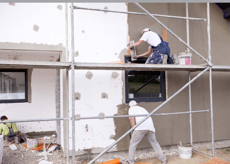 Chantier ITE pose sous enduit échafaudage isolation thermique villa Sénégal