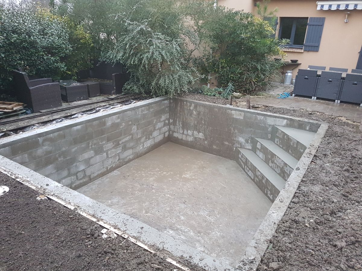 Gros œuvre piscine béton agglo construction villa