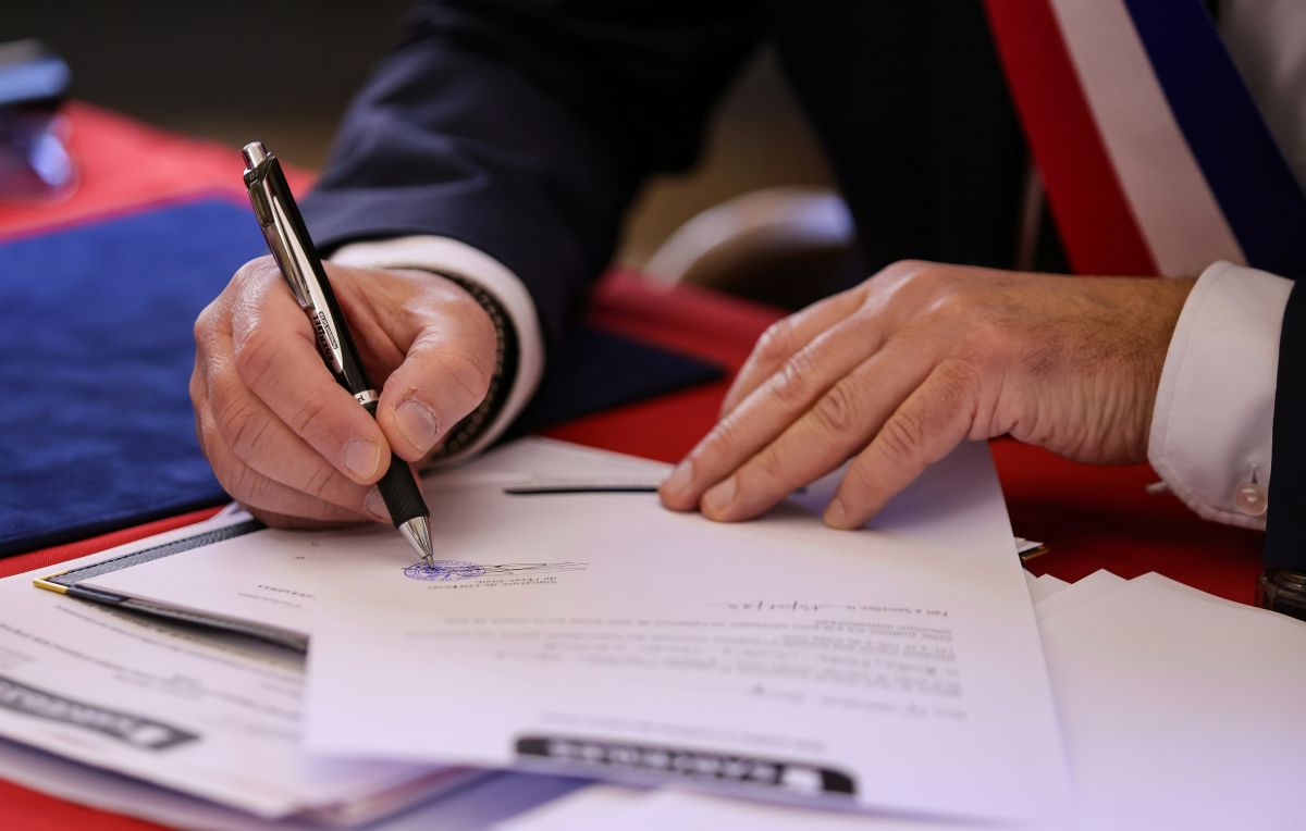 Signature contrat séquestre notarial construction villa Sénégal