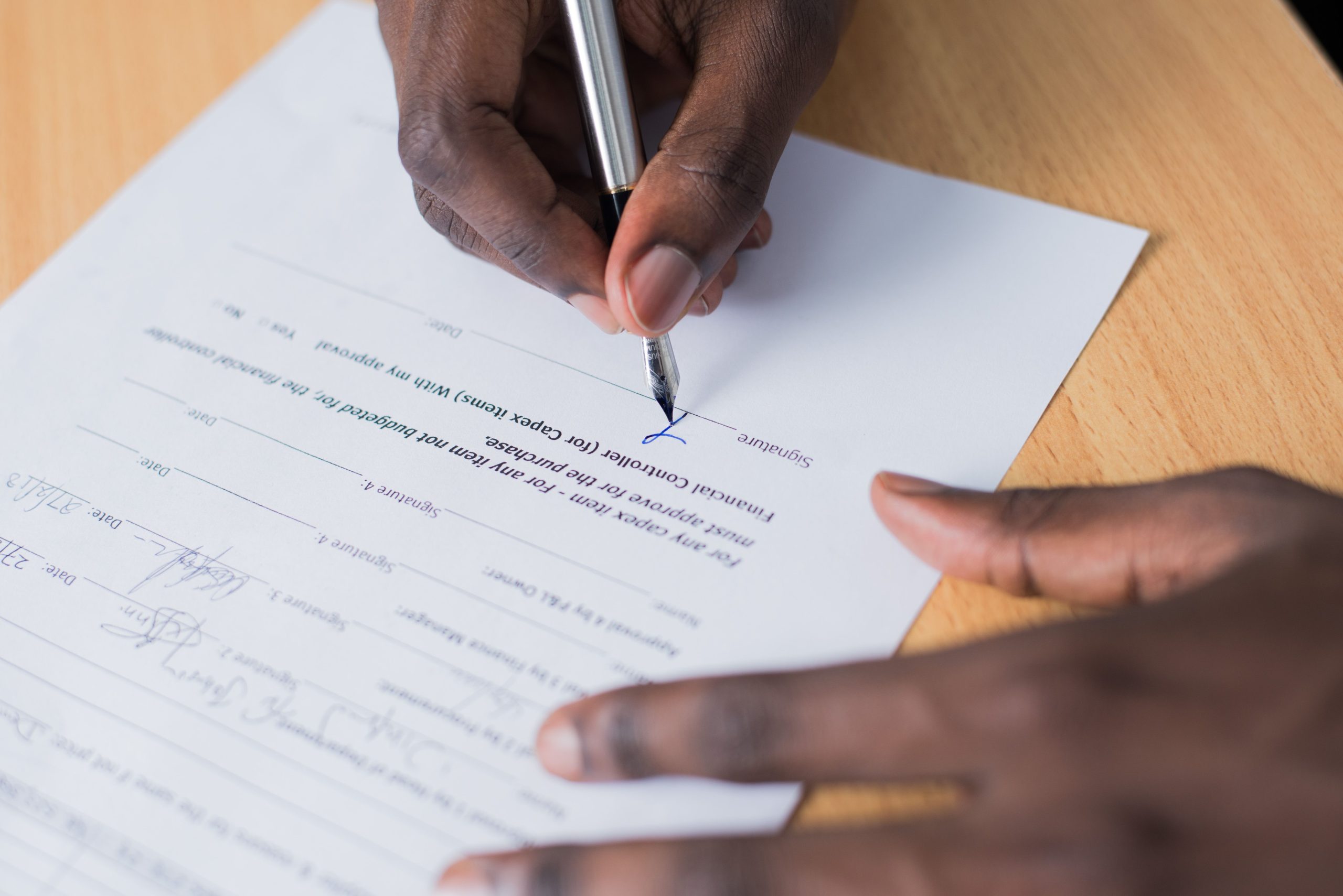 Signature contrat construction villa Sénégal