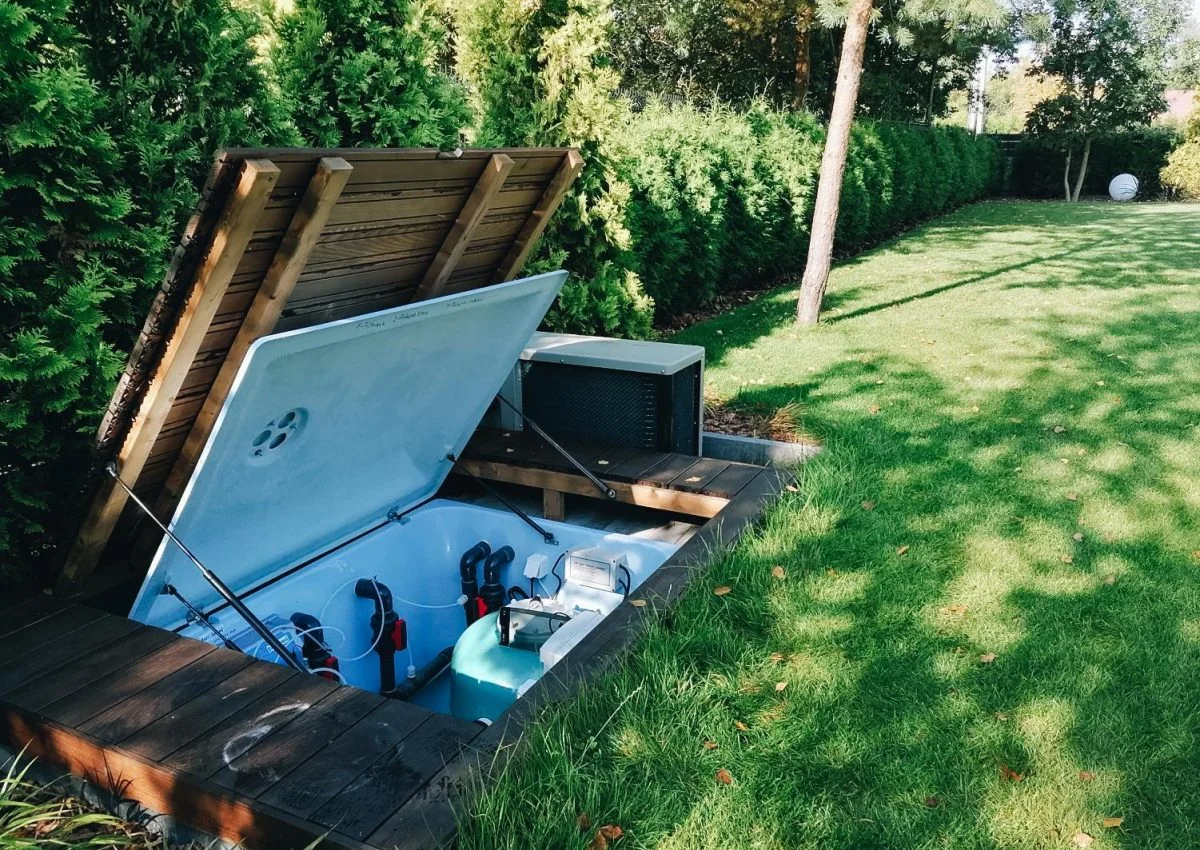 Local technique filtration piscine pompe et filtre